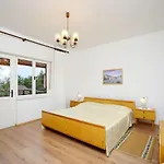 Mladen Jelica Apartman *